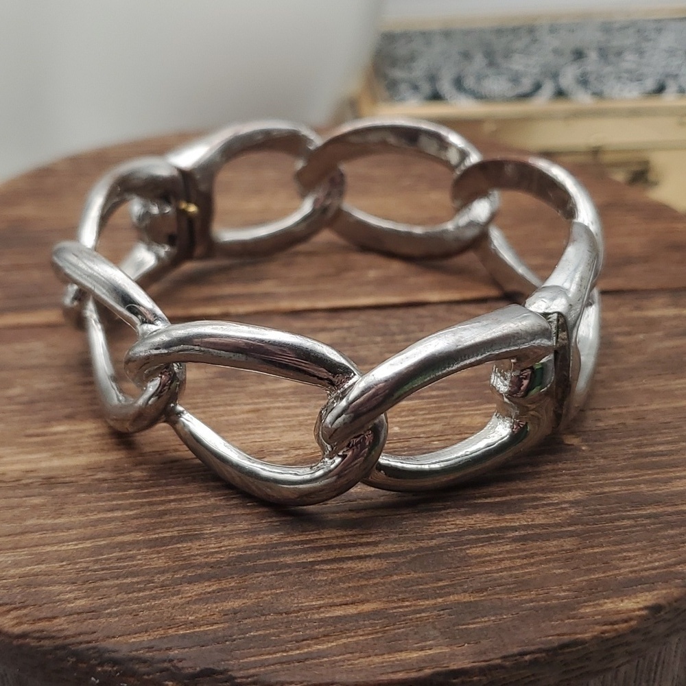 B1913 silver tone buckle bracelet‎